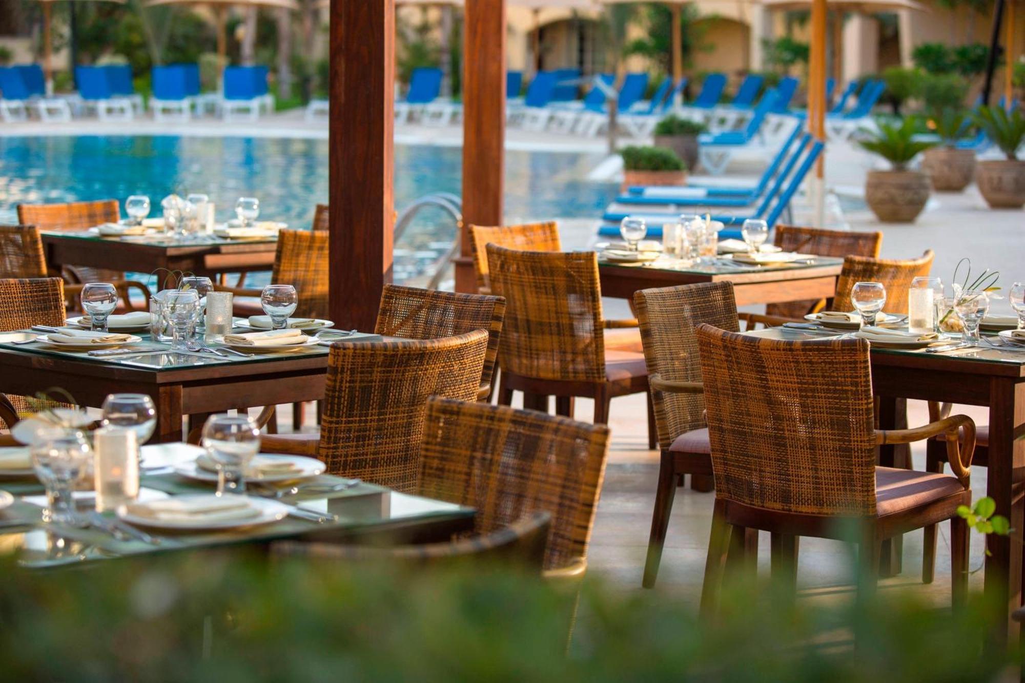 Renaissance Cairo Mirage City Hotel Exterior foto The restaurant