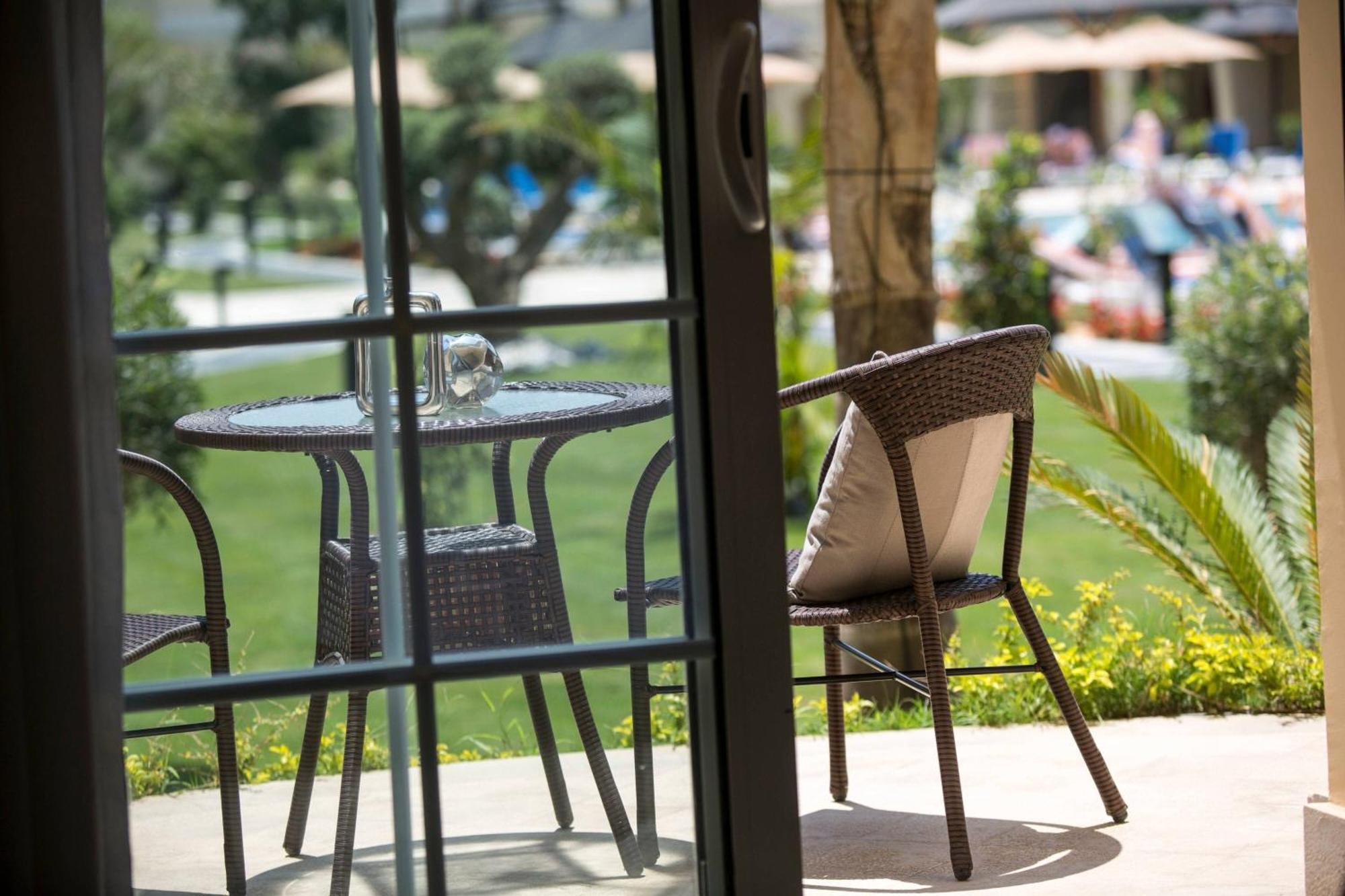 Renaissance Cairo Mirage City Hotel Exterior foto The hotel's garden