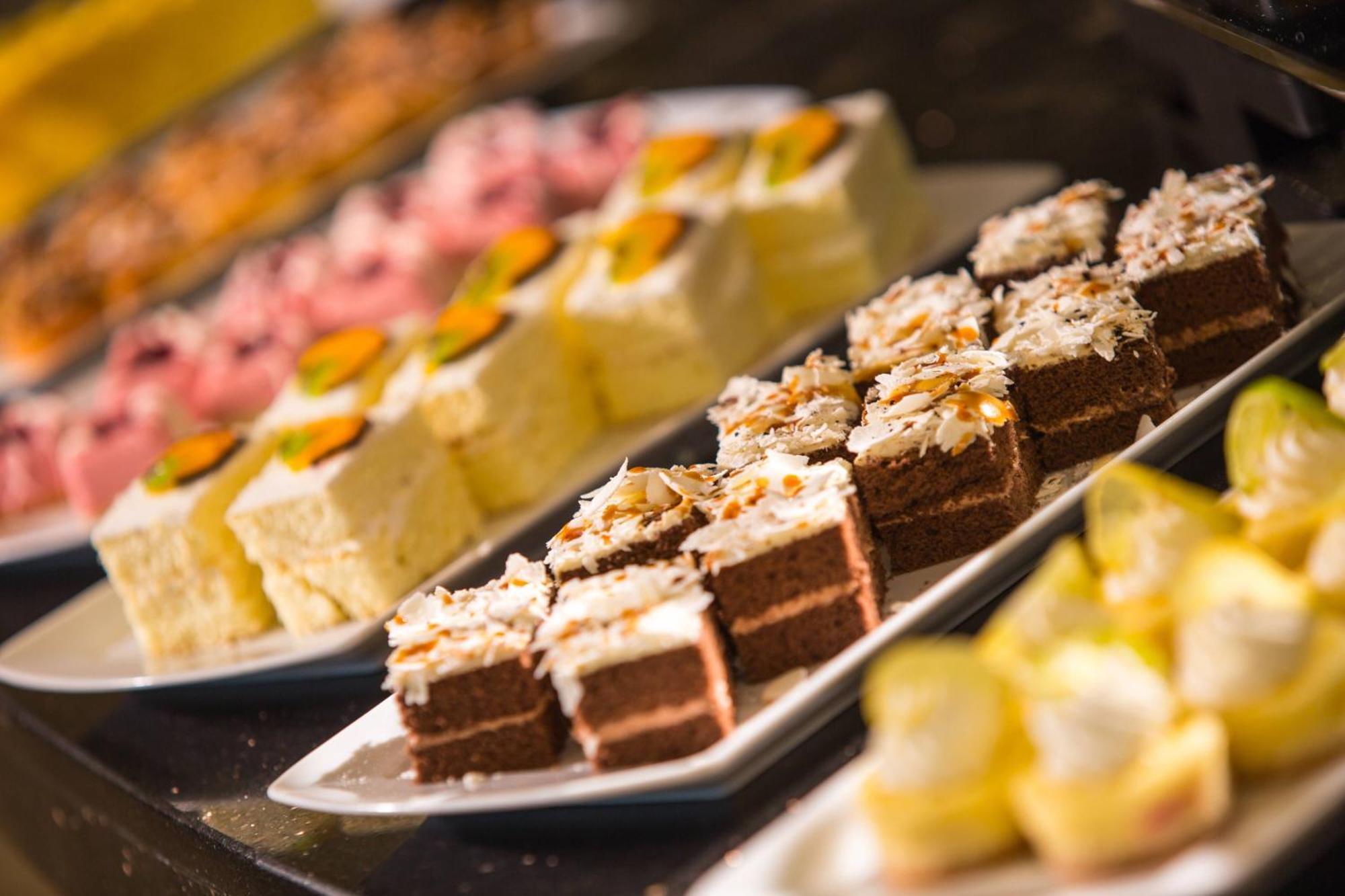 Renaissance Cairo Mirage City Hotel Exterior foto Petit fours