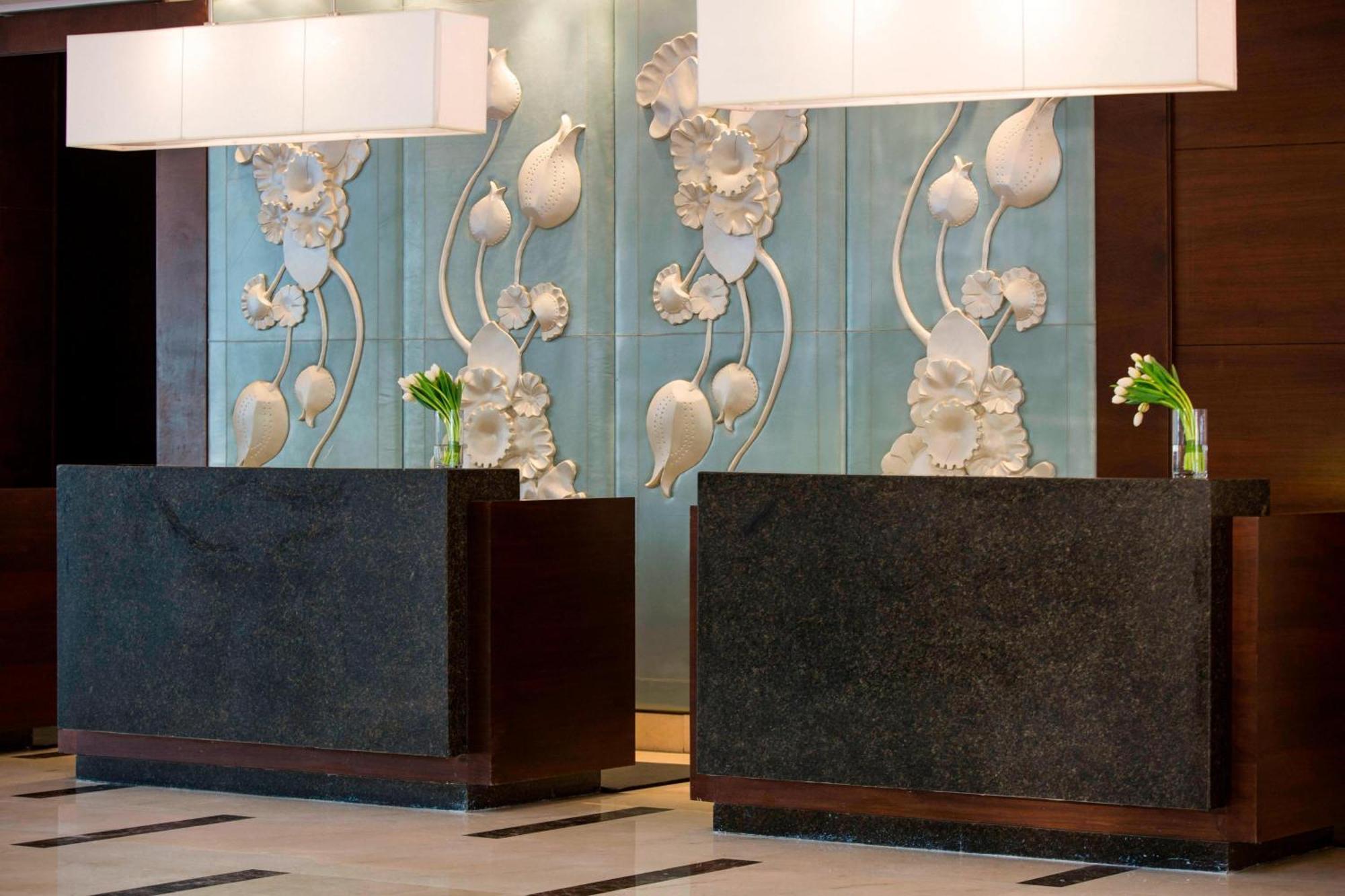 Renaissance Cairo Mirage City Hotel Exterior foto The lobby of the Ritz-Carlton, Dubai